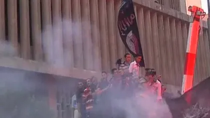 Asalt la Ambasada SUA din Cairo. Protestatarii au dat jos steagul american VIDEO