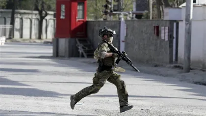 Cel puţin 12 morţi, printre care nouă străini, într-un atentat sinucigaş comis la Kabul
