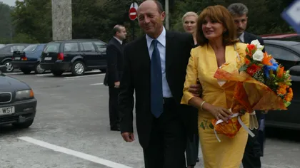 Traian Băsescu şi familia sa au mers în Poiana Braşov, la NUNTA fiicei lui Ion Ariton VIDEO