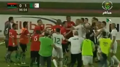 Continuă violenţele în Libia. Acum şi la un meci de fotbal, între jucători VIDEO