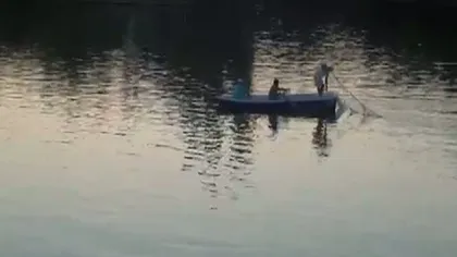 Braconaj pe lacul Herăstrău: Trei bărbaţi sfidează legea în fiecare seară VIDEO