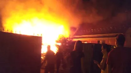 INCENDIU puternic la Sibiu: O casă a fost mistuită de flăcări VIDEO