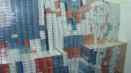 Zeci de mii de pachete cu ţigări şi tone de băuturi alcoolice, găsite în două locuinţe din Siret