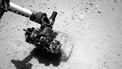 NASA: Roverul Curiosity a investigat prima piatră de pe Marte FOTO