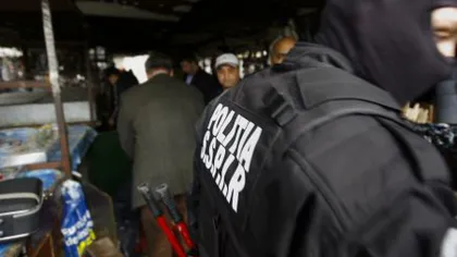 Sute de plicuri cu etnobotanice, confiscate de poliţişti din opt magazine bucureştene VIDEO