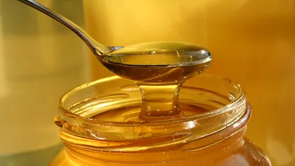 Prezenţa polenului de la un organism modificat genetic în miere va fi semnalată pe etichetă