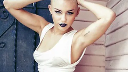 De la Hannah Montana la prinţesa punk: Miley Cyrus îşi promovează noul album în poze sexy FOTO