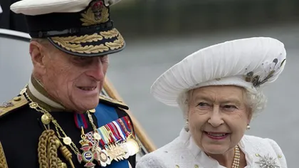 GAFĂ REGALĂ: Prinţul consort al Marii Britanii, surprins în ipostaze indecente FOTO