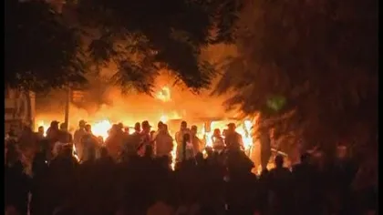 Proteste VIOLENTE lângă ambasada SUA din Cairo: Manifestanţii s-au bătut cu poliţia VIDEO