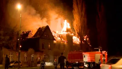 Incendiu puternic în cartierul Militari, din Capitală. Patru case au fost mistuite de flăcări VIDEO