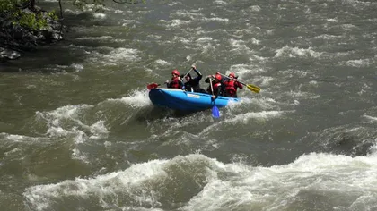 Doi adolescenţi s-au înecat în râul Jiu