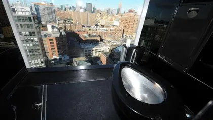 Spectacol inedit la New York. Un hotel de lux are toalete cu vedere din stradă FOTO INCREDIBIL