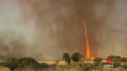Fenomen extrem de rar şi de periculos: O tornadă de foc a apărut în Australia VIDEO