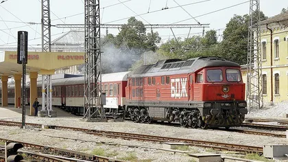 Un tren din Bulgaria, deturnat de pasageri furioşi VIDEO
