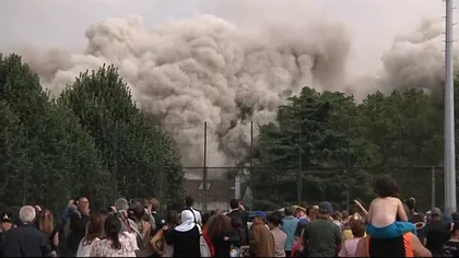 Imagini spectaculoase: Un bloc de 14 etaje de lângă Paris, demolat în câteva secunde VIDEO