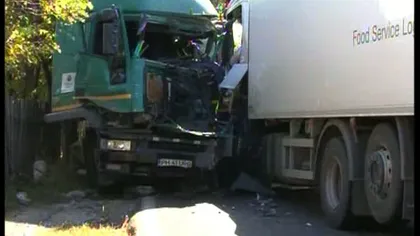 Traficul rutier, blocat în Prahova, după ce două TIR-uri s-au tamponat VIDEO