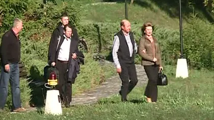 Traian Băsescu şi soţia sa au plecat cu elicopterul din staţiunea Covasna