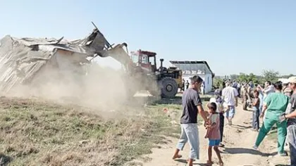 Tabără ilegală de romi, distrusă cu buldozerul la Craiova