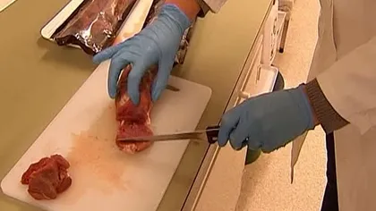 Carne de porc vopsită, vândută drept carne de vită în Suedia VIDEO