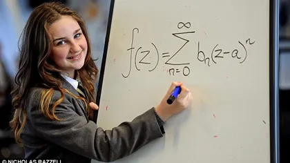 O englezoaică de 12 ani, mai inteligentă decât Albert Einstein şi Stephen Hawking. Vezi ce IQ are