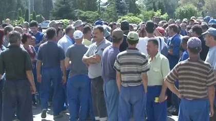Peste 150 de salariaţi Mentchim au protestat faţă de neplata salariilor pe platforma Oltchim