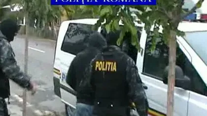 O reţea care fura maşini din străinătate şi le vindea apoi în România, prinsă de Poliţie