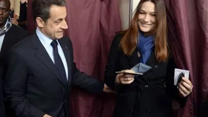 Sarkozy vrea să se întoarcă la Elysee, ca să salveze Franţa din mâinile socialistului Hollande