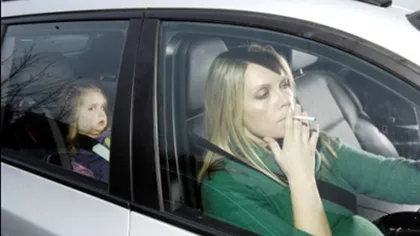 Fumatul în maşină determină o poluare de trei ori mai mare decât normele OMS
