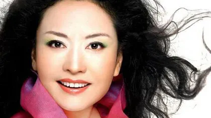 Noua prima doamnă a Chinei: o fostă cântăreaţă, mult diferită de predecesoarele ei