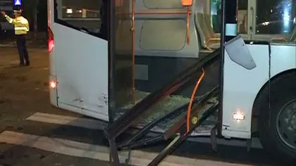 Accident în Bucureşti: Autobuz lovit în plin de un şofer băut VIDEO