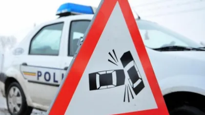 O maşină s-a răsturnat în şanţ, la Bacău. O tânără de 18 ani a murit, alte trei persoane sunt rănite