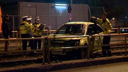 Accident în Capitală: O tânără a intrat cu maşina pe linia tramvaiului 41