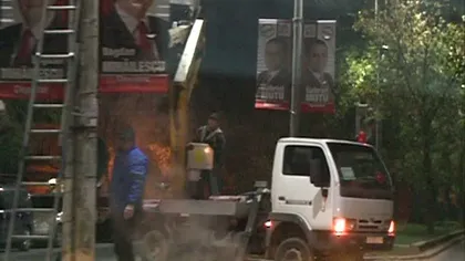 S-a dat startul la campania electorală! Afişele şi bannerele au împânzit Capitala VIDEO