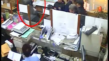 Atacatorul de la oficiul poştal din Capitală rămâne în arest VIDEO