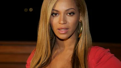 Beyonce şi-a schimbat look-ul. S-a tuns şi şi-a făcut breton FOTO