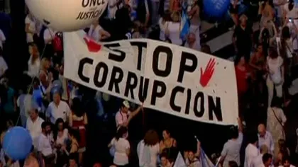 Argentinienii s-au săturat de politică şi corupţie şi protestează în stradă cu oale şi tigăi  VIDEO
