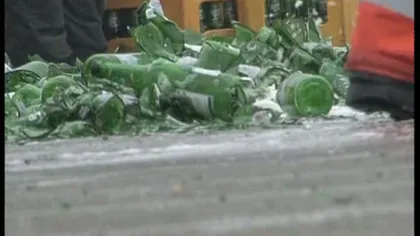 O stradă din Craiova a fost inundată cu bere, în urma unui accident VIDEO