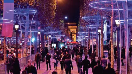Luminiţele de Crăciun, aprinse pe Champs-Elysees de către actriţa Diane Kruger