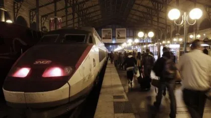 O mică defecţiune a răvăşit transportul feroviar parizian, blocând zeci de mii de călători VIDEO