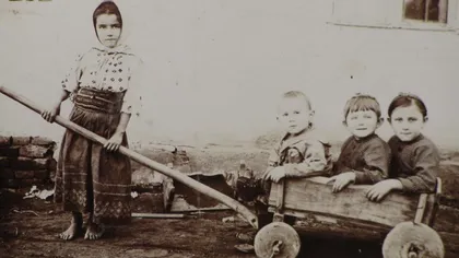 Copilăria ultimului secol, surprinsă în fotografii alb-negru GALERIE FOTO