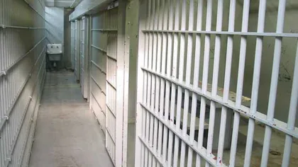 Un deţinut a ÎNŞELAT din închisoare patru bătrâne: Le suna şi le spunea că au câştigat premii