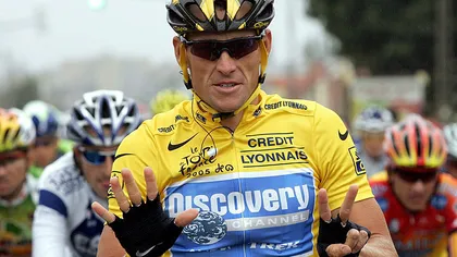 Armstrong provoacă, postând o imagine în care e alături de cele 7 tricouri galbene din Turul Franţei
