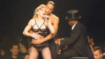 Madonna şochează din nou şi arată TOT pe scenă FOTO şi VIDEO