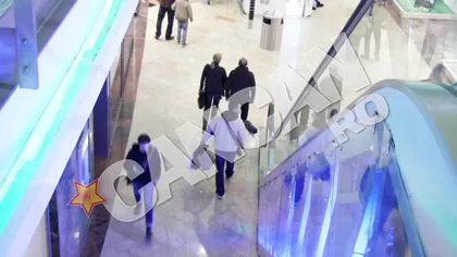 Marcel Pavel, cu bodyguardul la mall