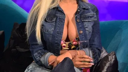 Nicki Minaj, cu sânii pe-afară la o emisiune TV din Marea Britanie FOTO