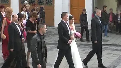 Nuntă în PNL. Ministrul Chiţoiu şi soţia, naşi de cununie ai fiicei şefului liberalilor din Caraş