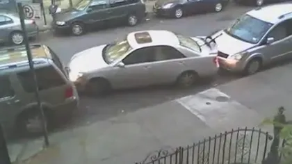 Şoferii ruşi şochează din nou. Vezi cum se face o parcare atunci când spaţiul este mic VIDEO