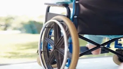 Tânără cu dizabilităţi, rănită în curtea centrului pentru persoane cu handicap unde era cazată