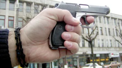 Un poliţist din Bucureşti a fost împuşcat de un coleg VIDEO