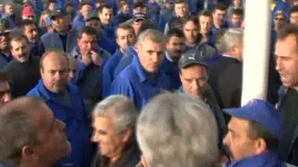 A treia zi de proteste la combinatul Oltchim Râmnicu Vâlcea. Un bărbat a leşinat